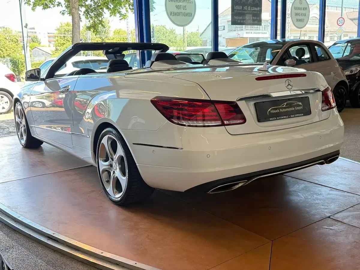 Gebraucht Mercedes E200 184 PS (135 kW) 2016 Weiß Cabrio