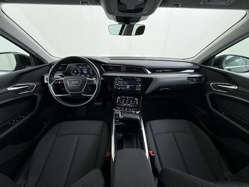 Second-hand Audi e-tron 300 kW (408 CP) 2022 Negru SUV