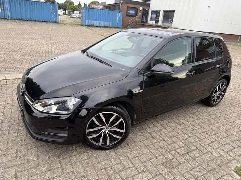 Gebraucht VW Golf VII Cup 86 PS (63 kW) 2015 Ebenholzschwarz Limousine