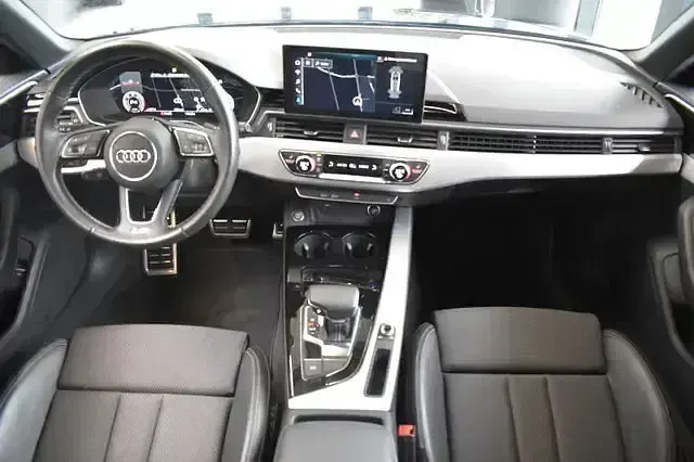 Gebraucht Audi A4 Advanced 163 PS (119 kW) 2022 Blau Kombi
