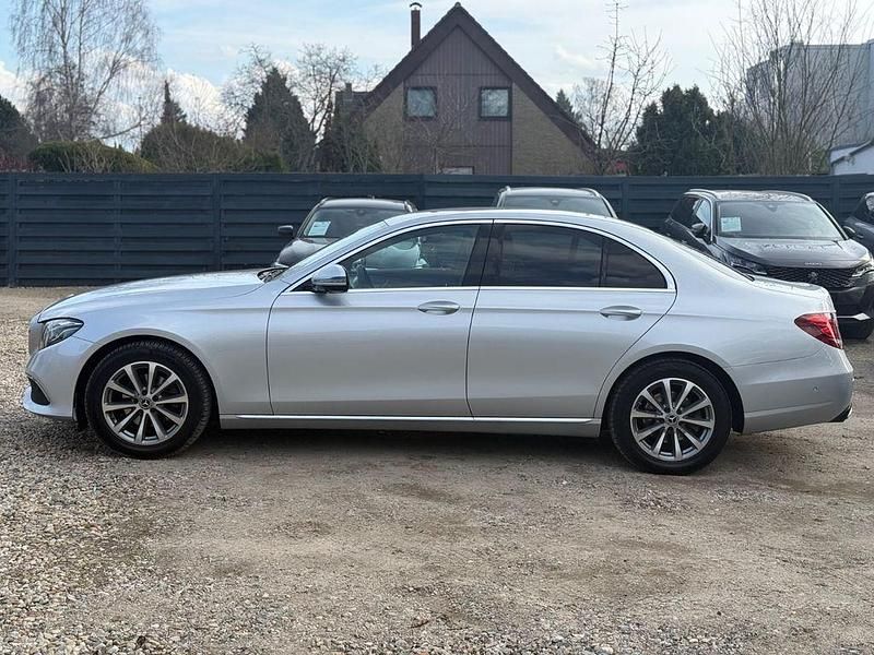Gebraucht Mercedes E220 194 PS (142 kW) 2019 Silber Limousine