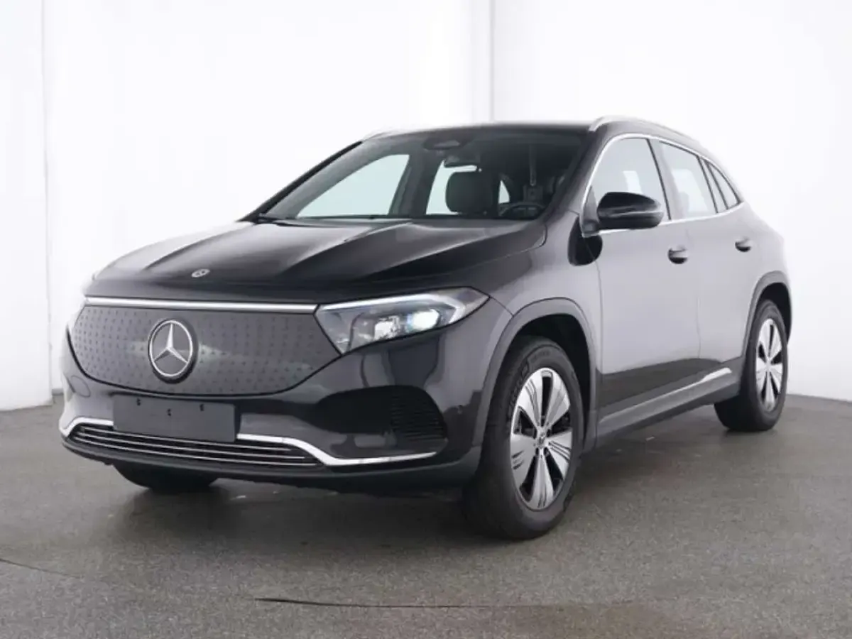 Gebraucht Mercedes EQA300 Progressive 167 kW (228 PS) 2025 Lack kosmosschwarz SUV