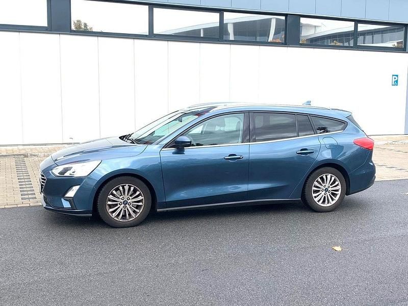 Blau Gebraucht 2019 Ford Focus Titanium Kombi | 8.600 € (Etwas zu teuer) - Bild 1/4