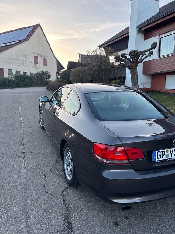 Gebraucht BMW 320 170 PS (125 kW) 2009 Braun Coupé