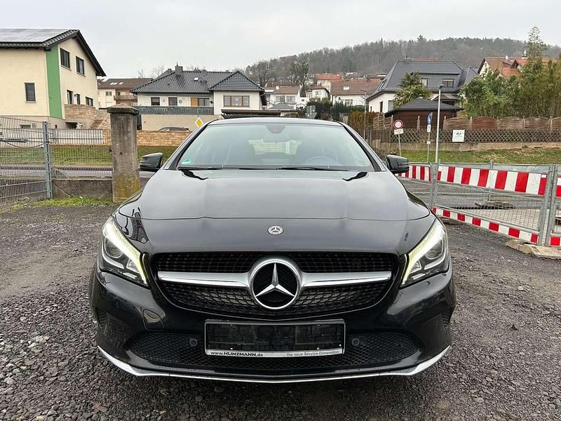 Gebraucht Mercedes CLA200 136 PS (100 kW) 2017 Nachtschwarz  unilack Limousine