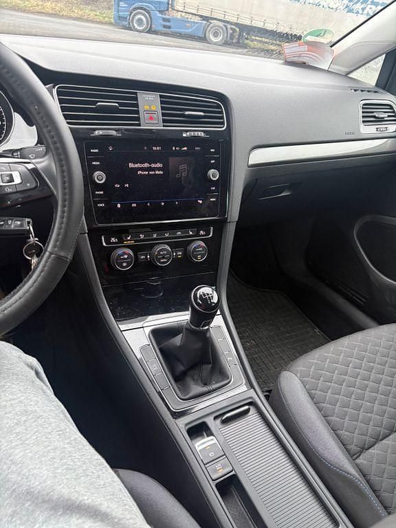 Gebraucht VW Golf VII Comfortline 116 PS (85 kW) 2018 Grau Kombi