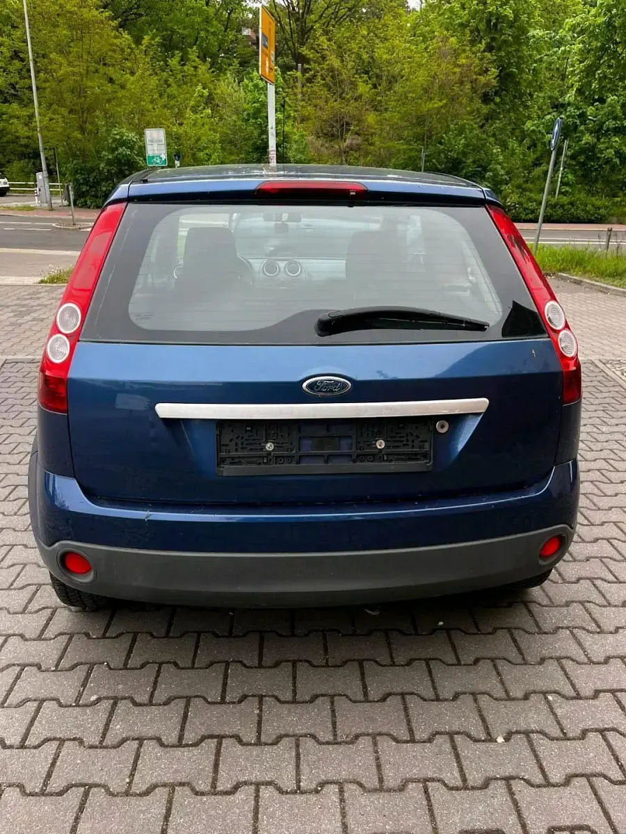 Używany Ford Fiesta 75 KM (55 kW) 2007 Niebieski Hatchback