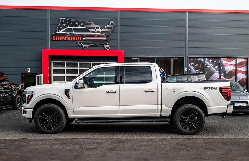 Neu Ford F-150 Lariat 405 PS (297 kW) 2025 Star white metallic tricoat Abholung