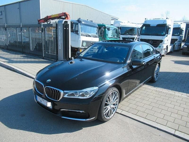 Gebraucht BMW 750 Performance 449 PS (330 kW) 2017 Schwarz Limousine