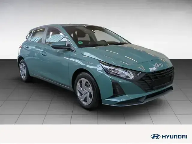 Gebraucht Hyundai i20 Select 100 PS (73 kW) 2025 Mangrove green Kleinwagen