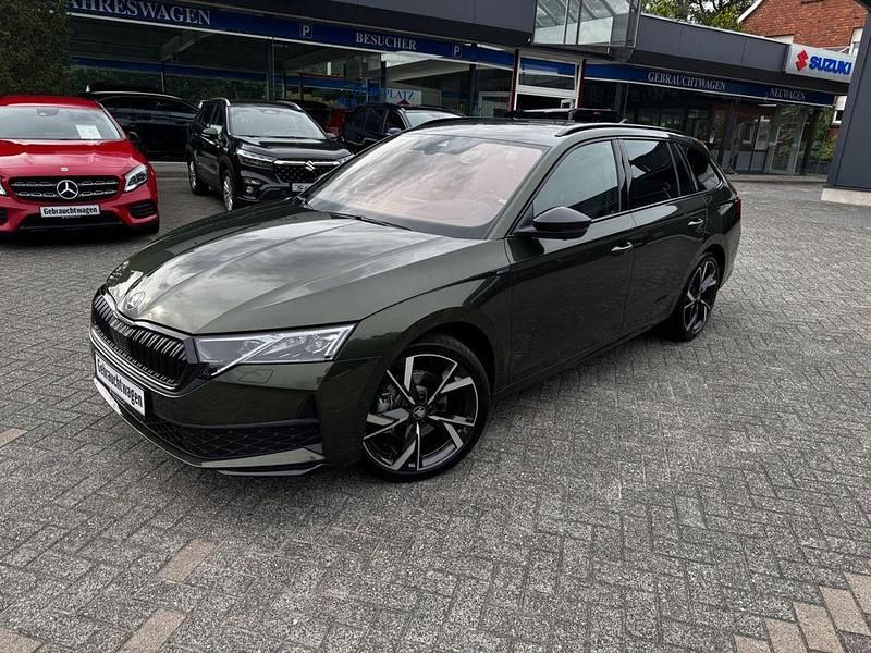 Grün Gebraucht 2025 Skoda Octavia SportLine Kombi | 36.990 € (Fairer Preis) - Bild 1/4