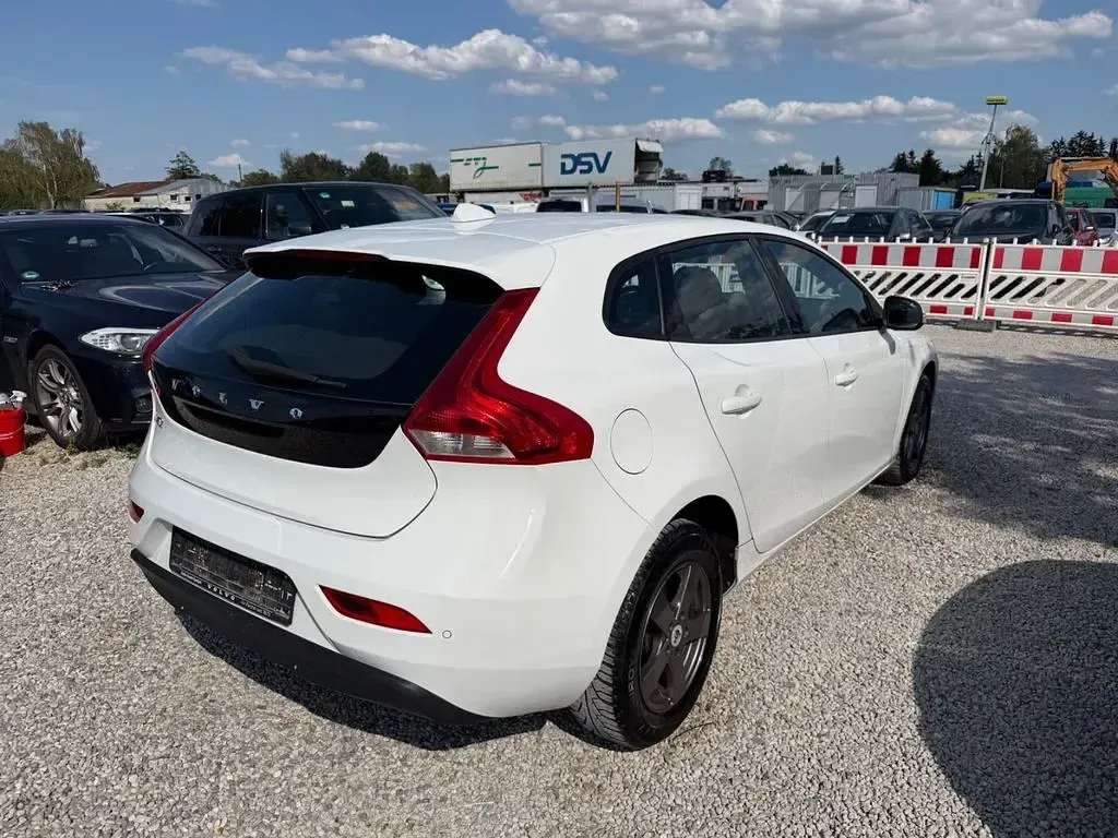 Gebraucht Volvo V40 You! 114 PS (83 kW) 2014 Weiß Limousine