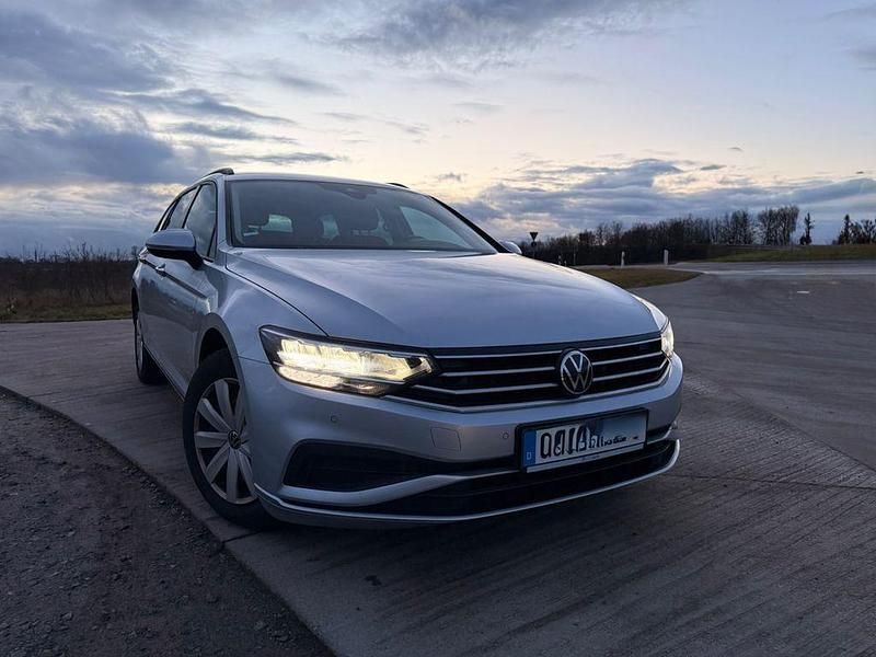 Gebraucht VW Passat Business 150 PS (110 kW) 2022 Grau Kombi