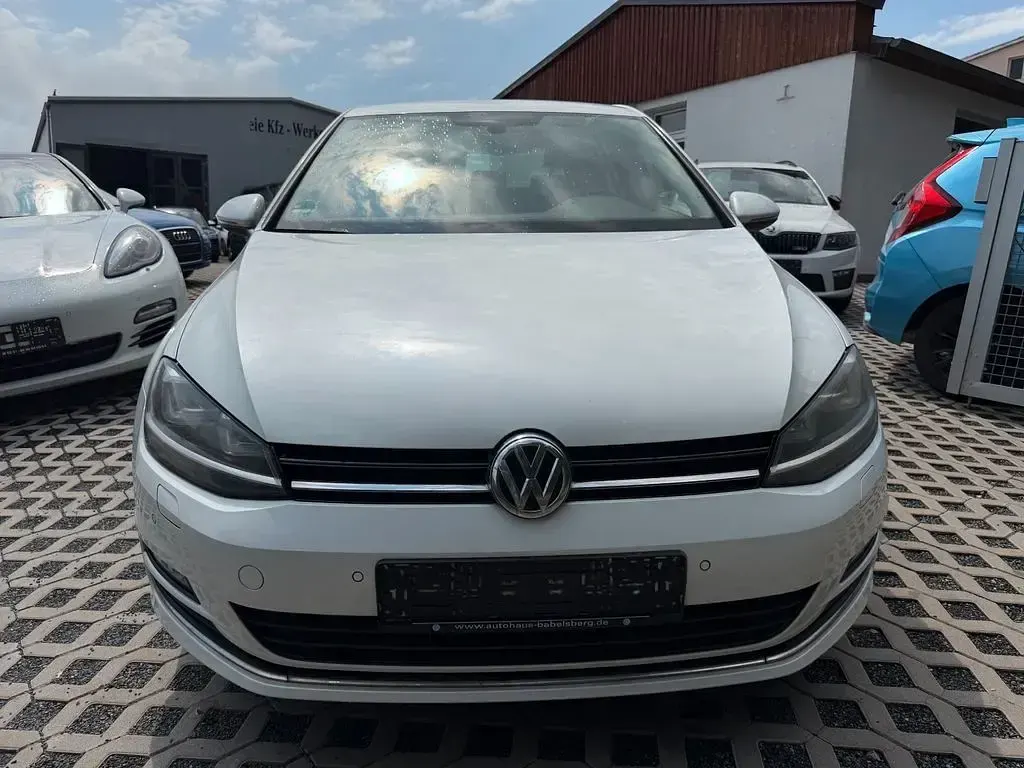Gebraucht VW Golf VII Highline 122 PS (89 kW) 2014 Weiß Limousine