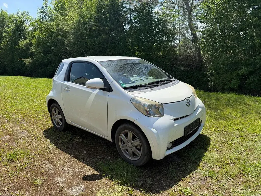 Gebraucht Toyota iQ 68 PS (50 kW) 2009 Weiß Kleinwagen
