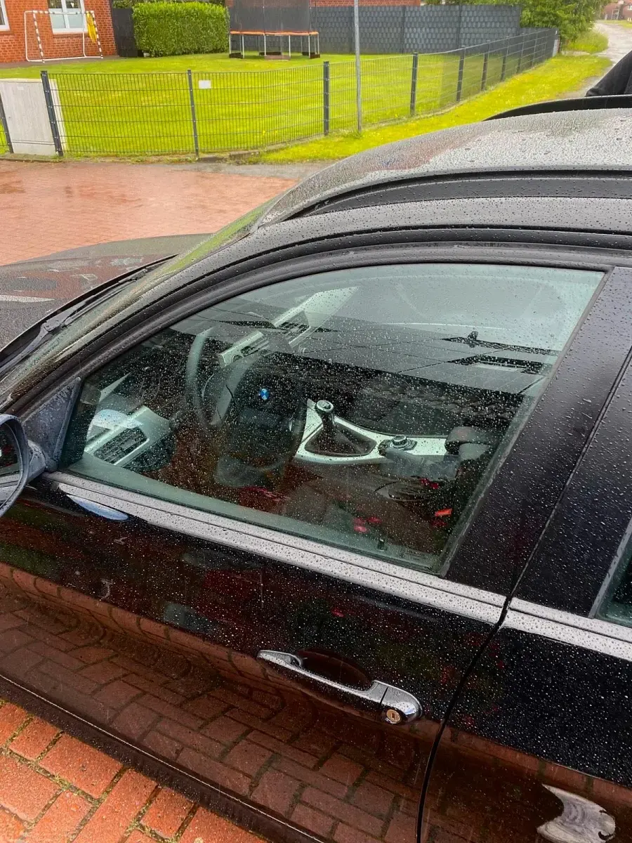 Gebraucht BMW 318 143 PS (105 kW) 2012 Schwarz Kombi