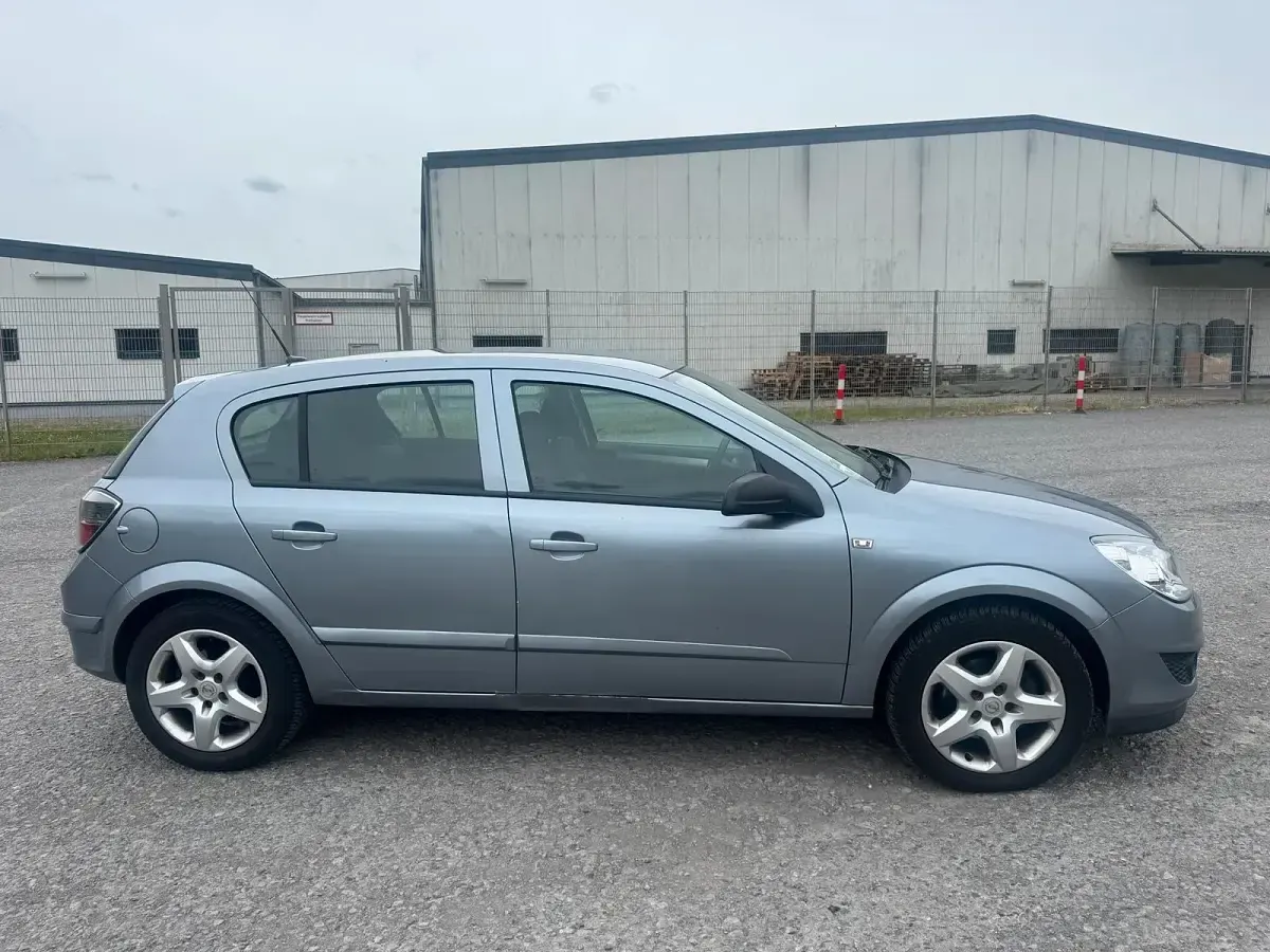 Gebraucht Opel Astra 90 PS (66 kW) 2007 Grau Limousine