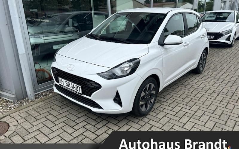 Weiss Neu 2025 Hyundai i10 Trend Kleinwagen | 19.490 € (Fairer Preis) - Bild 1/4