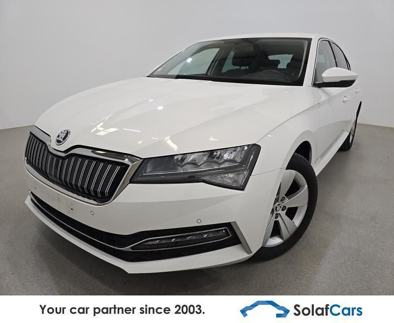 Weiß Gebraucht 2020 Skoda Superb Sport Limousine | 16.819 € (Superpreis) - Bild 1/4