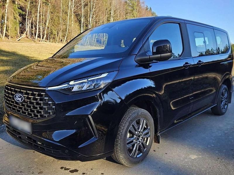 Schwarz Gebraucht 2024 Ford Tourneo Active Van / Kleinbus | 42.950 € (Fairer Preis) - Bild 1/4