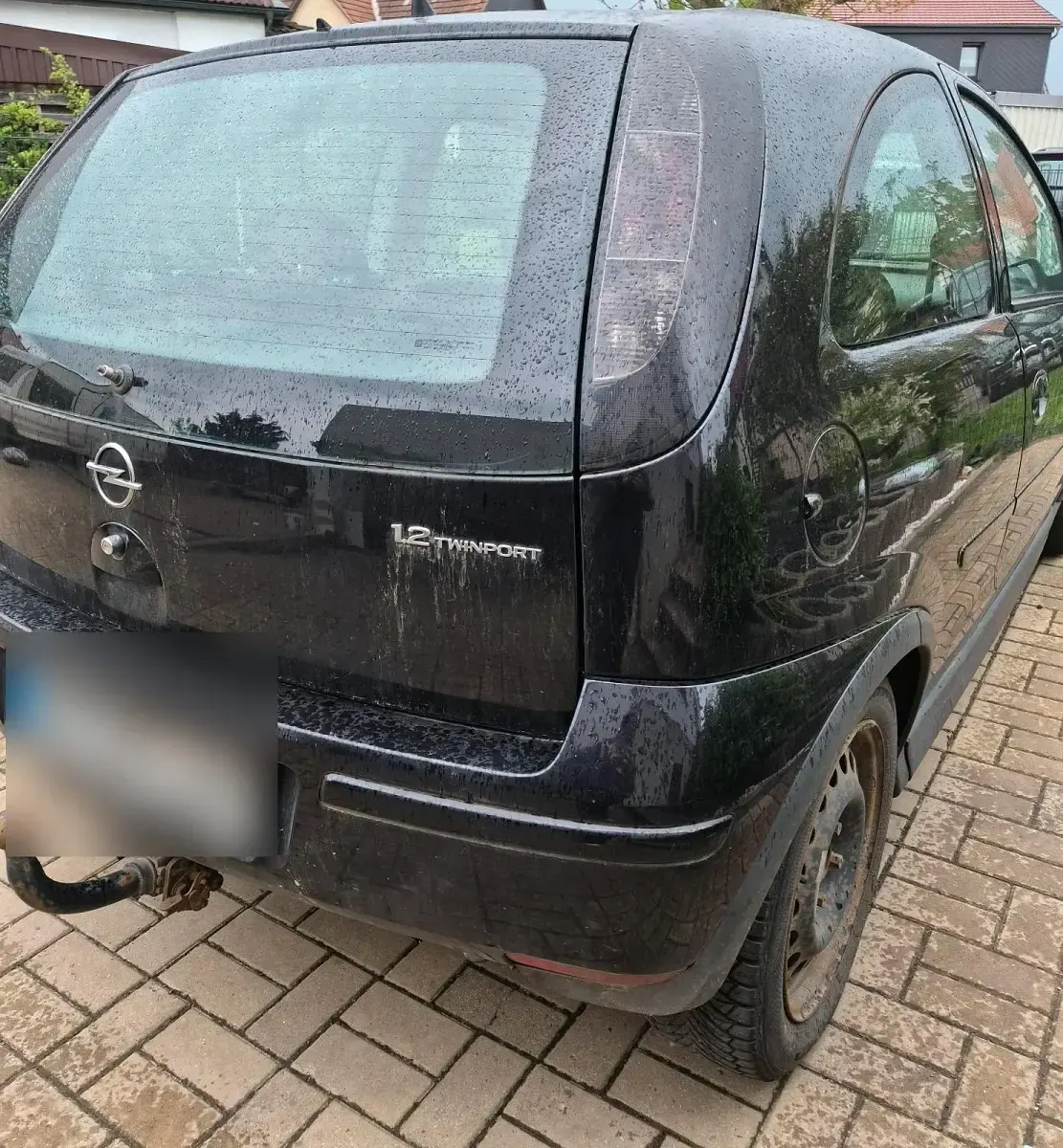 Second-hand Opel Corsa 80 CP (58 kW) 2005 Negru Hatchback