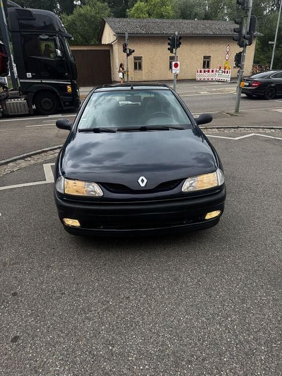Blau Gebraucht 1995 Renault Laguna Limousine | 1.299 € - Bild 1/4