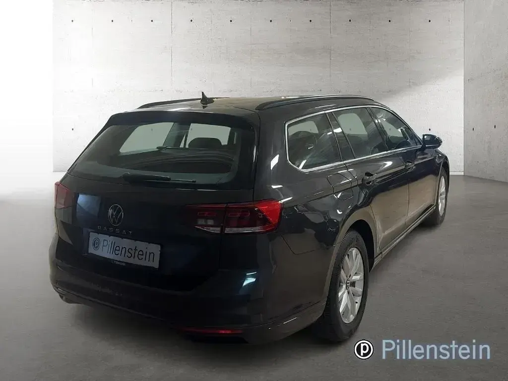 Gebraucht VW Passat Business 150 PS (110 kW) 2023 Grau Kombi