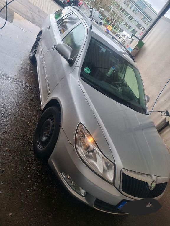 Gebraucht Skoda Octavia Ambiente 122 PS (89 kW) 2010 Silber Kombi