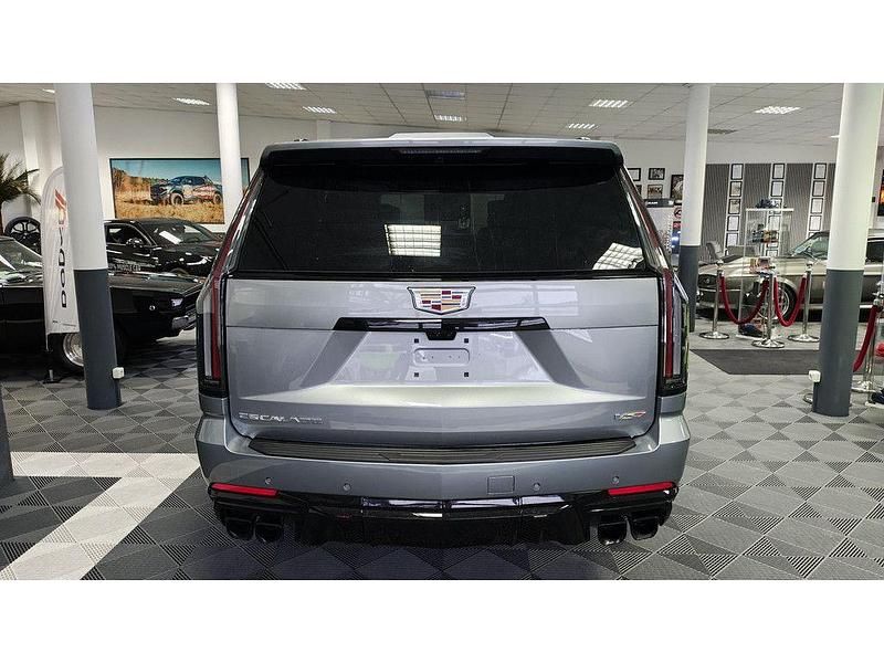 Neu Cadillac Escalade 692 PS (508 kW) 2026 Grau SUV