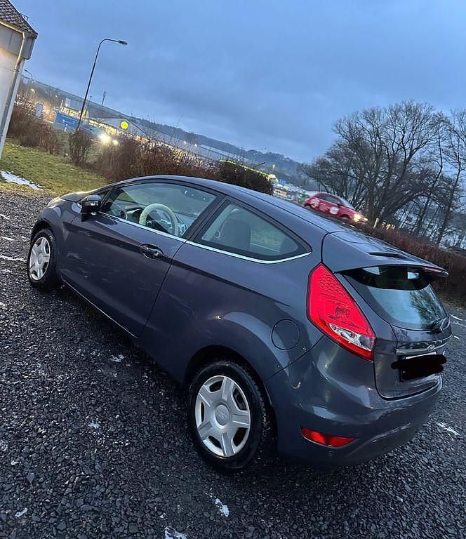 Gebraucht Ford Fiesta 97 PS (71 kW) 2010 Grau Limousine