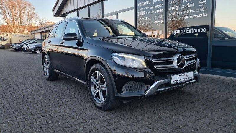 Ung. schwarz unilack Gebraucht 2018 Mercedes GLC250 SUV | 22.490 € (Fairer Preis) - Bild 1/4