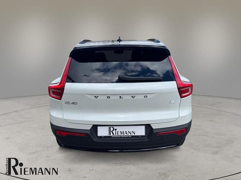 Gebraucht Volvo XC40 Core 169 kW (231 PS) 2023 Crystal white / metallic SUV