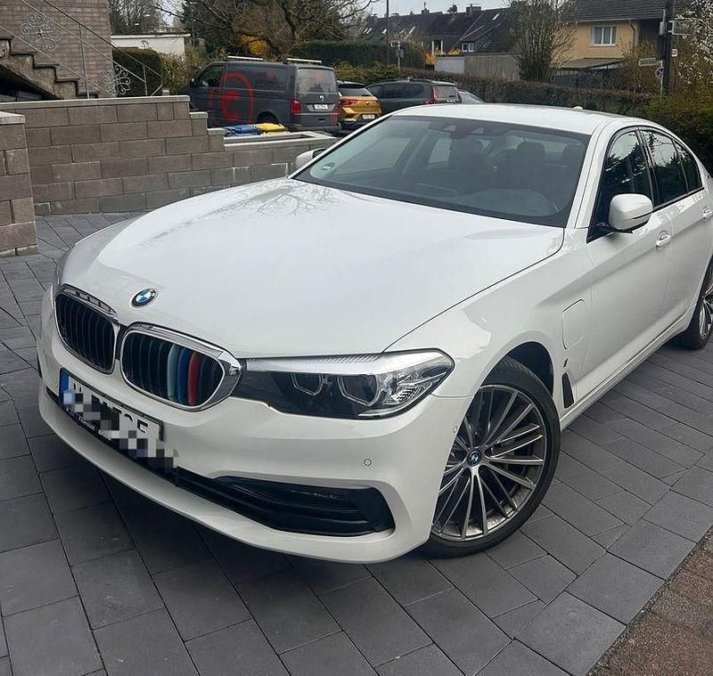 Gebraucht BMW 530e Sport Line 252 PS (185 kW) 2019 Weiß Limousine