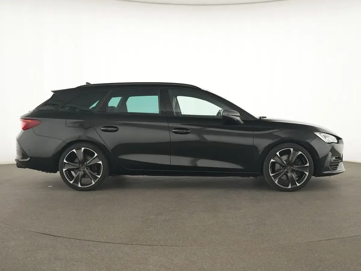 Gebraucht Cupra Leon VZ 300 PS (220 kW) 2024 Mitternachtsschwarz Limousine