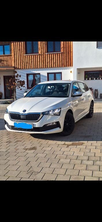 Weiß Gebraucht 2020 Skoda Scala Style Kleinwagen | 13.400 € (Guter Preis) - Bild 1/4