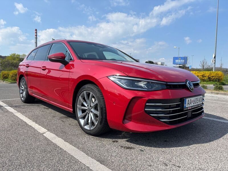 Rot Gebraucht 2024 VW Passat Elegance Kombi | 34.900 € (Teuer) - Bild 1/4