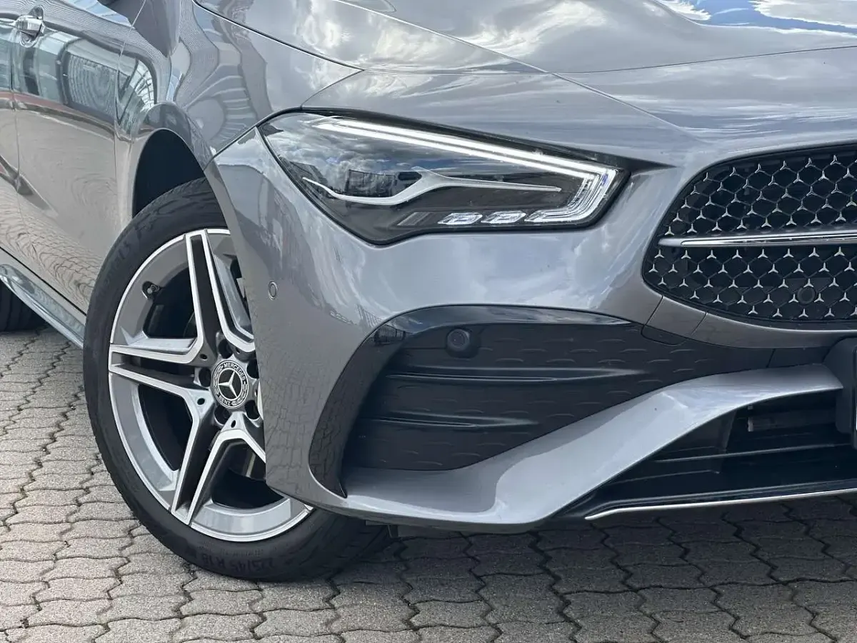 Gebraucht Mercedes CLA250e AMG Premium 163 PS (119 kW) 2024 Lack mountaingrau Coupé