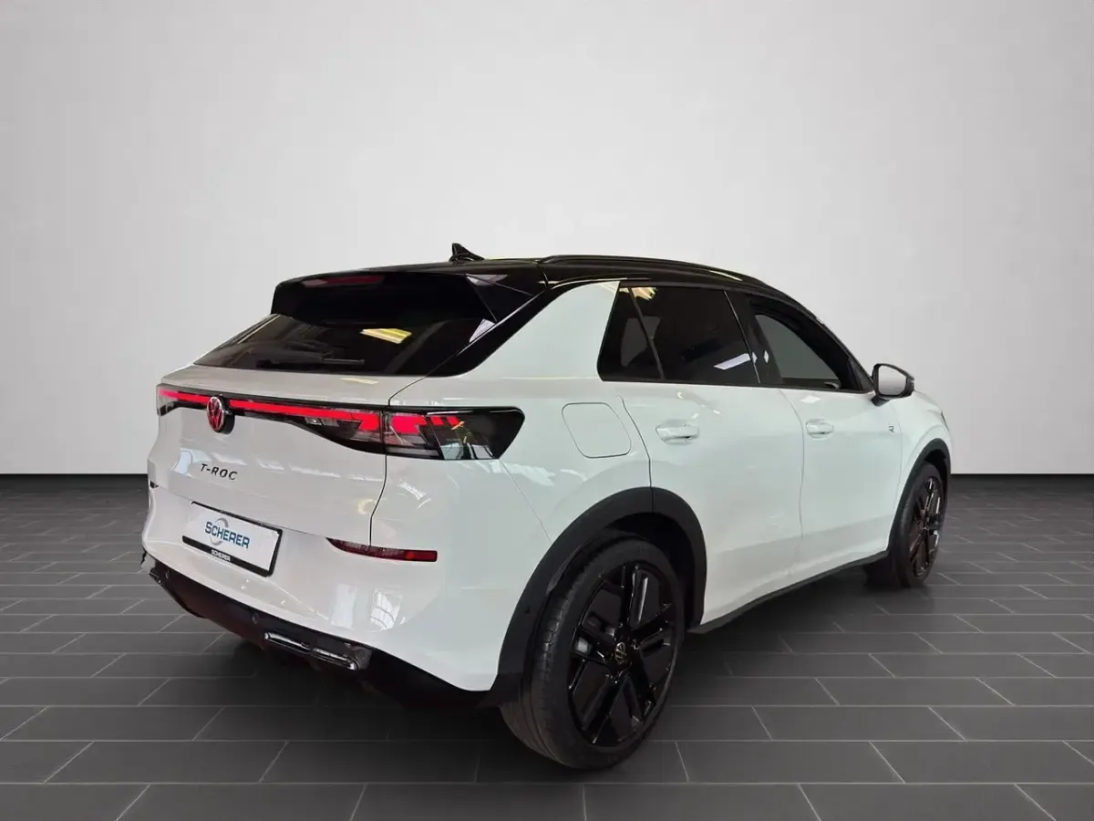 Neu VW T-Roc R-line 150 PS (110 kW) 2026 Pure white uni / schwarz uni SUV