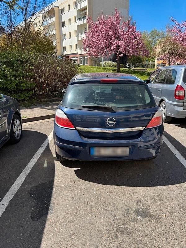 Second-hand Opel Astra 105 CP (77 kW) 2005 Albastru Hatchback