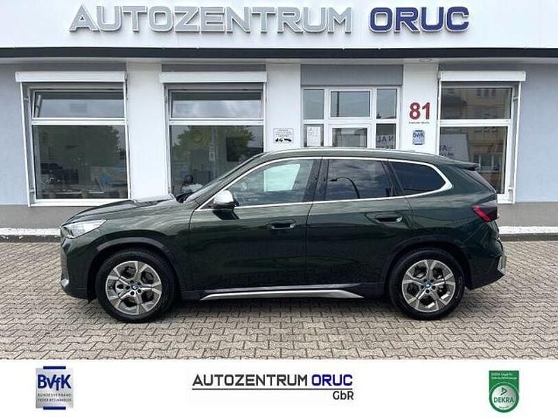 Grün Gebraucht 2023 BMW iX1 xLine SUV | 36.980 € (Superpreis) - Bild 1/4