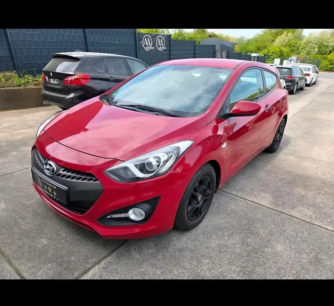 Gebraucht Hyundai i30 Sport 99 PS (72 kW) 2015 Rot Coupé
