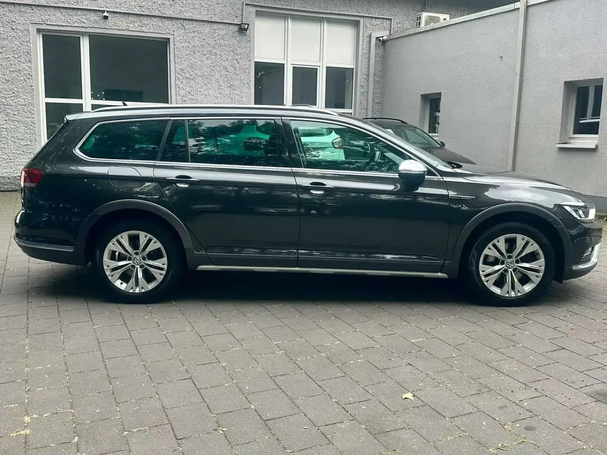 Gebraucht VW Passat Alltrack 190 PS (139 kW) 2018 Mangangrau Kombi
