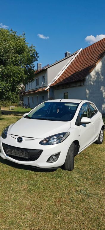 Weiß Gebraucht 2012 Mazda 2 Edition Limousine | 3.250 € (Guter Preis) - Bild 1/4