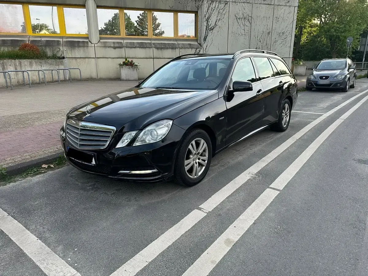 Gebraucht Mercedes E220 170 PS (125 kW) 2011 Schwarz Kombi