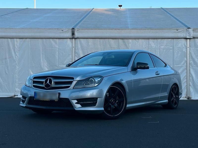 Silber Gebraucht 2014 Mercedes C220 AMG line Coupé | 13.990 € (Superpreis) - Bild 1/4
