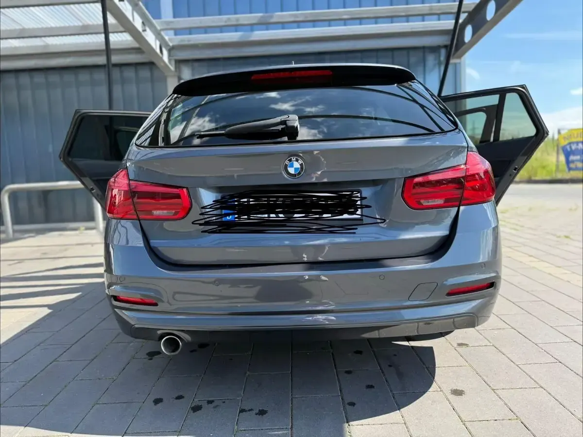Gebraucht BMW 318 150 PS (110 kW) 2019 Grau Kombi