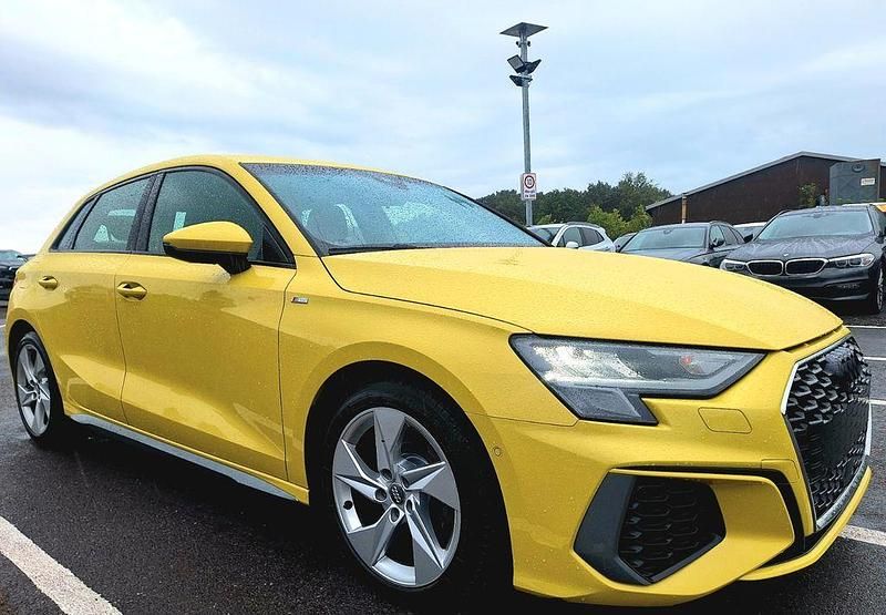 Gelb Gebraucht 2021 Audi A3 S-Line Limousine | 18.500 € (Superpreis) - Bild 1/4