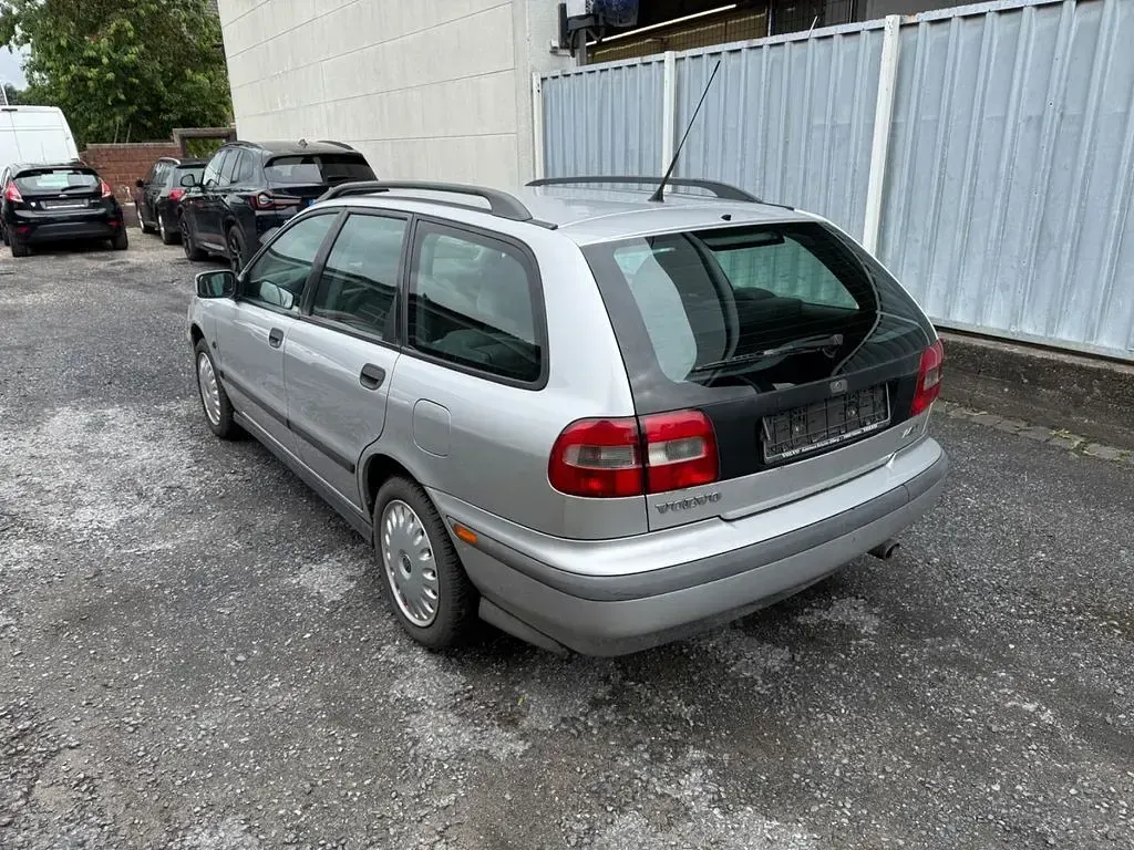 Gebraucht Volvo V40 116 PS (85 kW) 1999 Silber Kombi