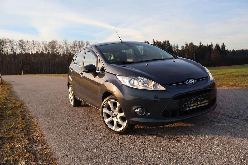 Gebraucht Ford Fiesta 97 PS (71 kW) 2012 Grau Kleinwagen