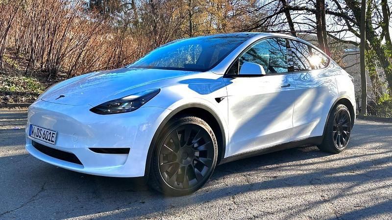 Gebraucht Tesla Model Y RWD 188 kW (256 PS) 2023 Weiß SUV